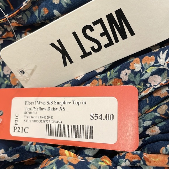 Floral woven surplice top - Picture 3 of 3